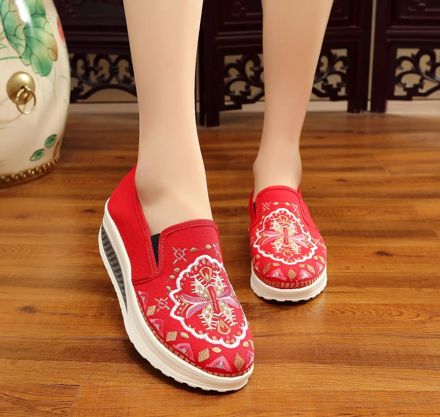 Women's Cloth Ethnic Style Embroidered Wedge Heels